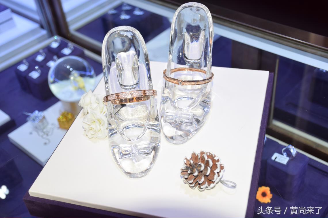 马上圣诞，老婆的礼物也不能拖着，于是尚韵珠宝成为了最佳选择！