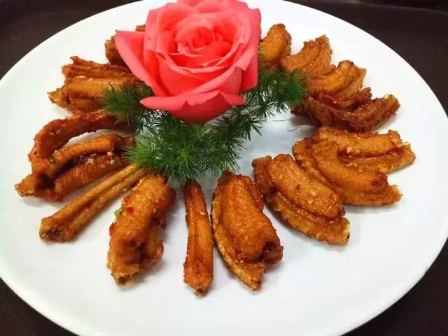 闇插彴澶氳倝鑺卞洯椁愬巺,澶氳倝妞嶇墿椁愬惂