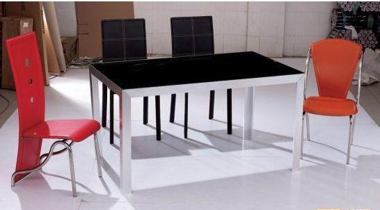 碳素钢餐桌的优缺点,钢化餐桌靠谱吗