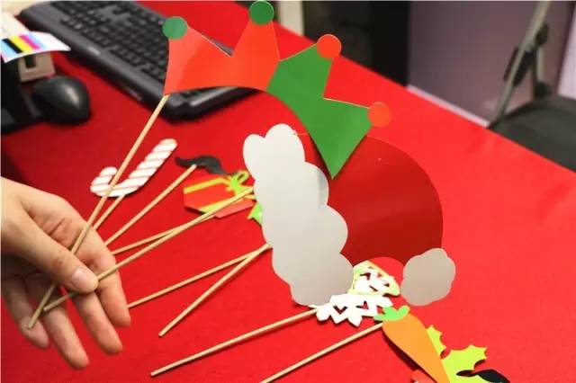 听说草木绿是2017年度代表色！我只想穿上美美的圣诞色，不小心领先时髦一整年！