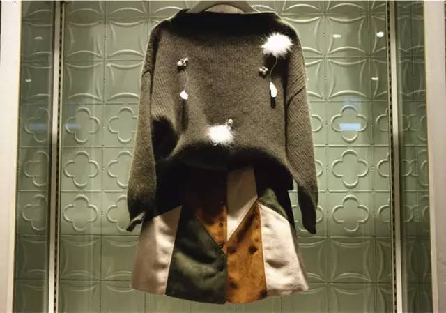 听说草木绿是2017年度代表色！我只想穿上美美的圣诞色，不小心领先时髦一整年！