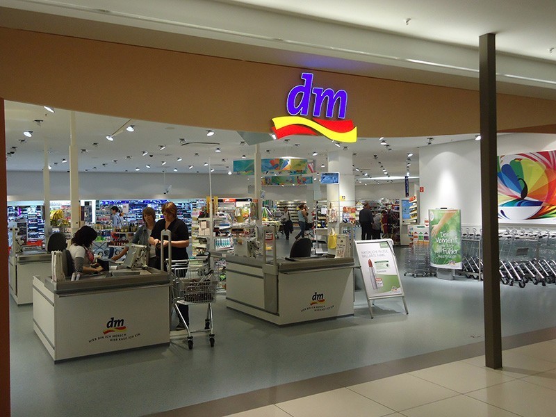 价格比代购还美好，这家只有28件单品的德国“万宁”要火！