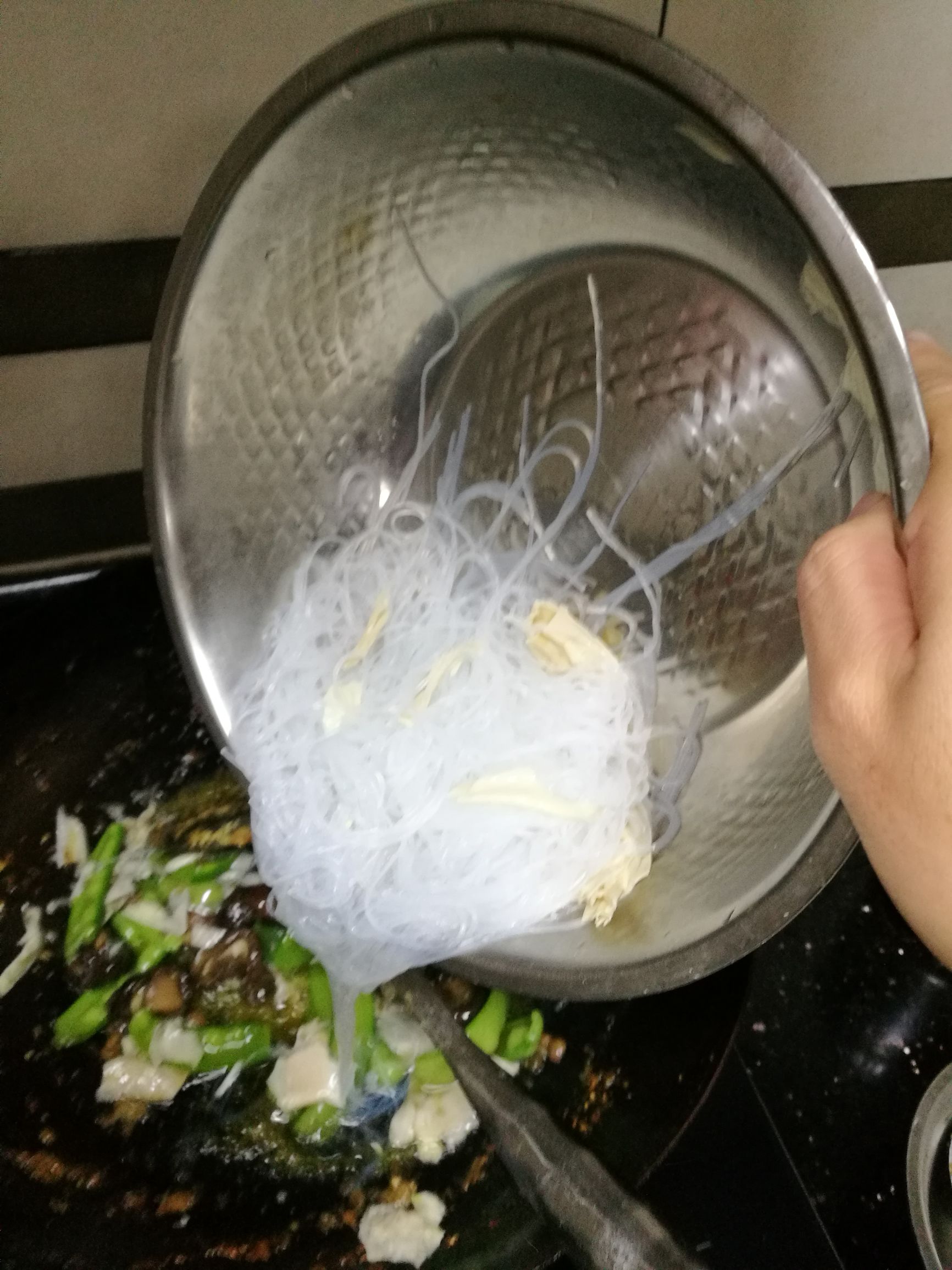 正宗香菇肉酱面,粉丝香菇包子的做法视频