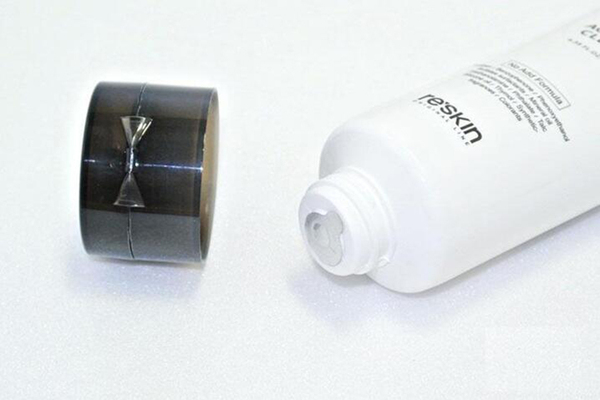 长痘痘的原因和改善方法脸颊长痘,右脸颊起痘痘什么原因