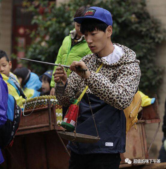 宝宝吸管学饮杯0-1岁保温杯,宝宝喝水吸管杯防呛推荐