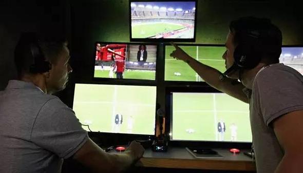 足球比赛哪个位置录像最好,足球回放战术解析