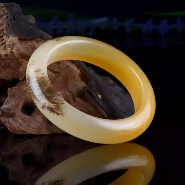 冰种玉手镯黄龙玉高端,玉手镯是黄龙玉吗值钱吗