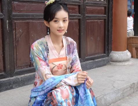 赵丽颖和李易峰同台甜蜜互动,赵丽颖李易峰一起领奖互相表白