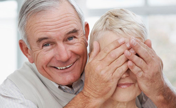 如何对付别人的红眼病,怎么预防红眼病用什么眼药水