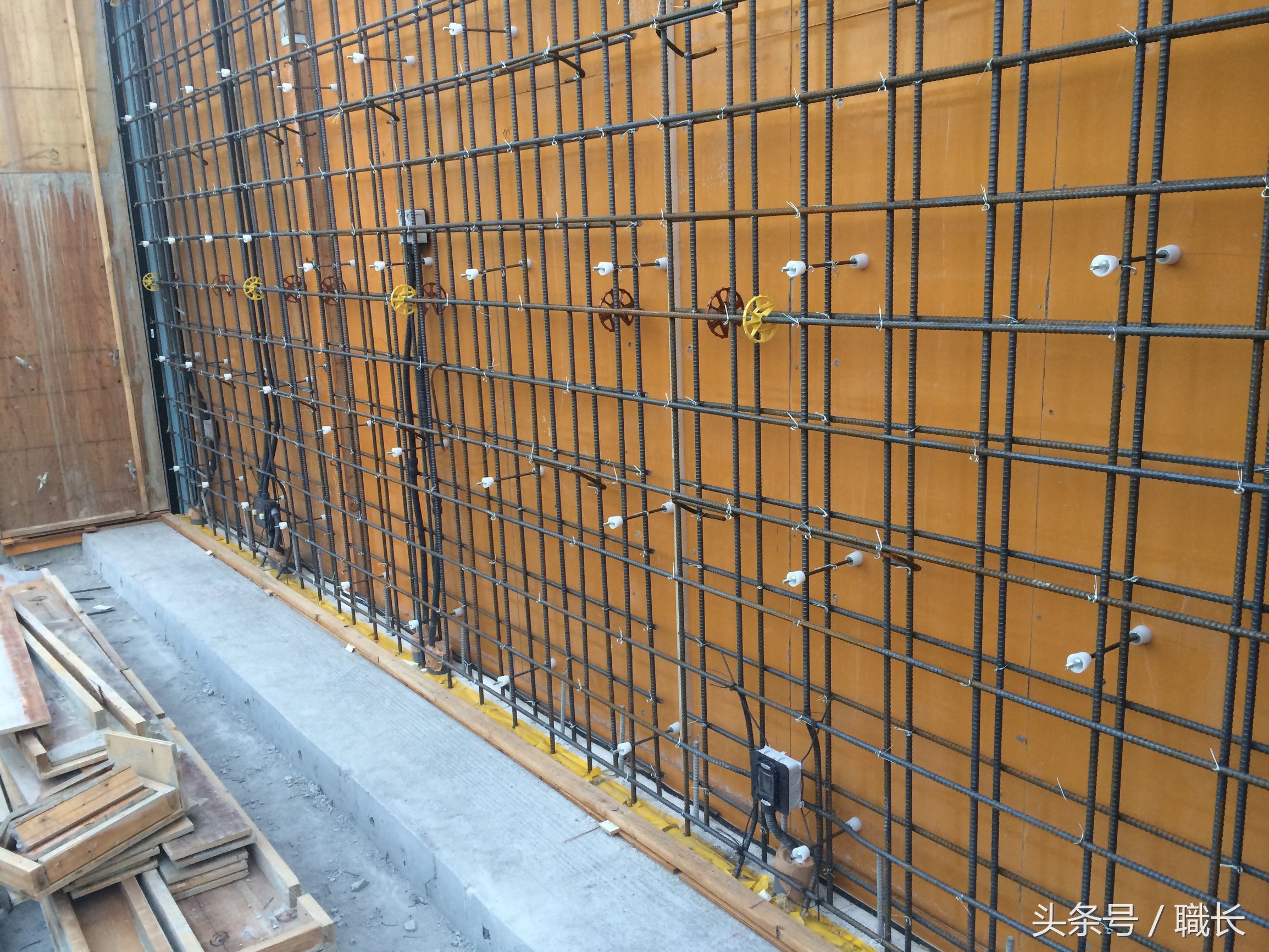 电工插座开关预埋现场视频,承重墙怎么预埋插座