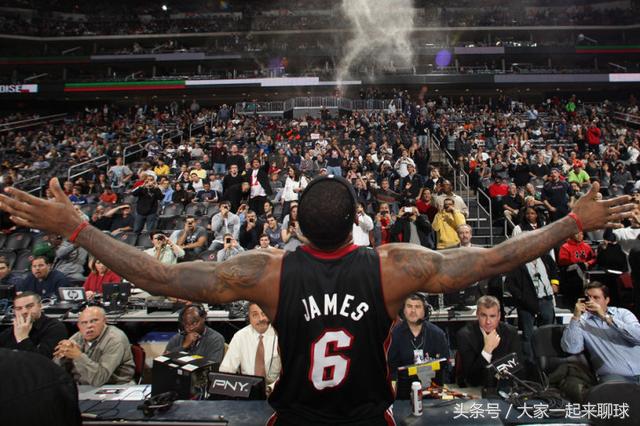 球星经典庆祝动作合集,艾弗森的庆祝动作