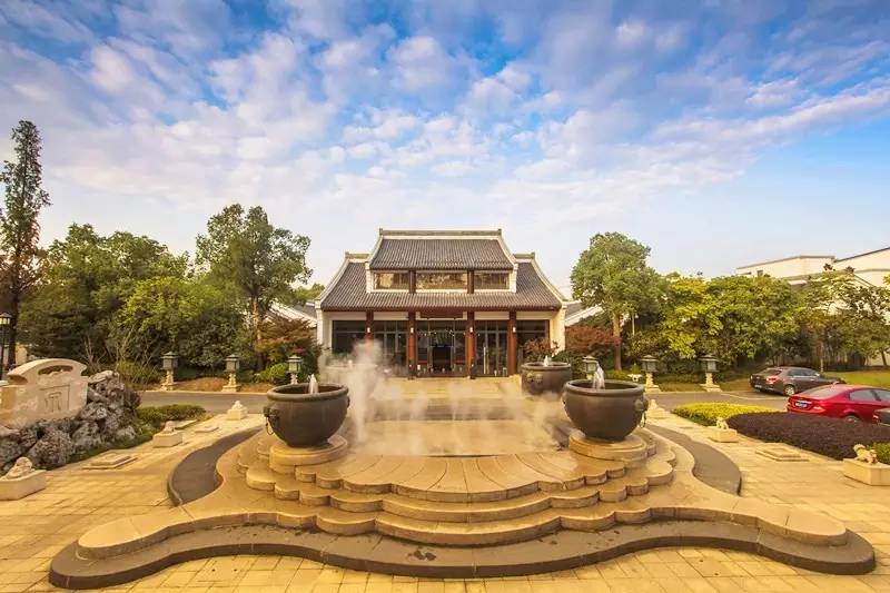 惊艳！绿皮火车开进温泉城，将VIP泡汤进行到底！「浙里温暖NO.11」