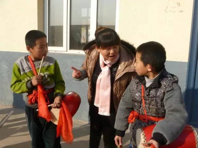 校园采风广播稿,校园风彩泥