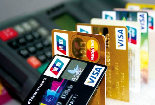 买年货出境游，银行卡省钱攻略！有人抢券在超市90元直减50元