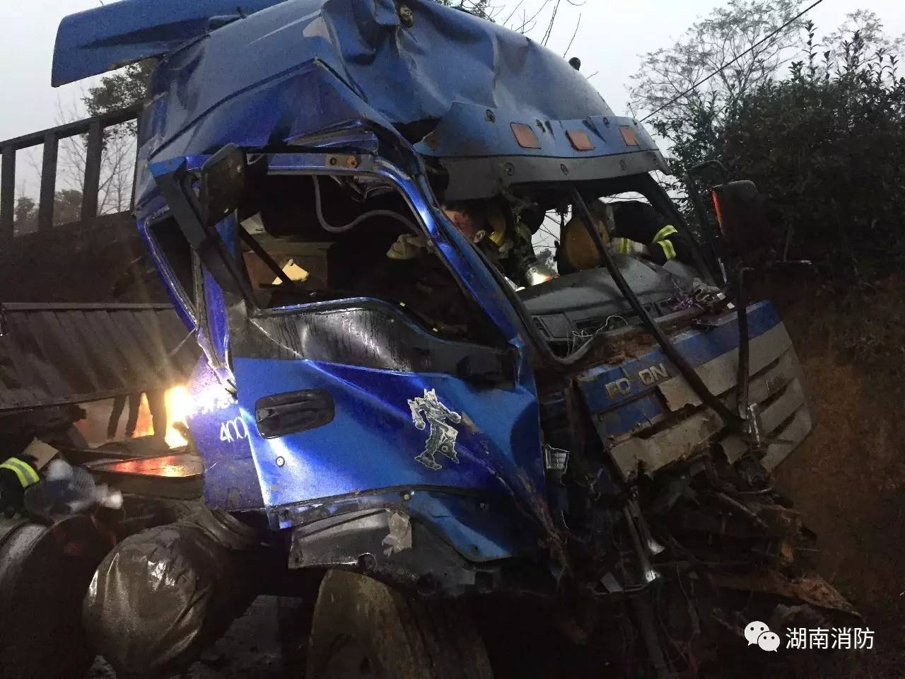 「新闻多看点」|湘西自治州一男子男子60米高楼欲轻生湖南消防成功救援……