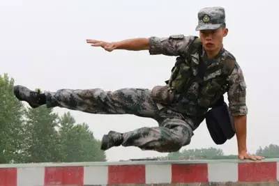 手肿握不了拳怎么回事,手起刀枪刺又肿又疼怎么处理