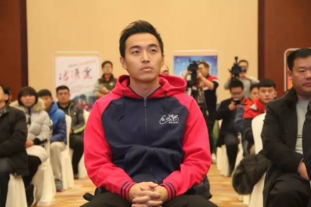 冯潇霆临沂足球大使,冯潇霆夫人临沂人