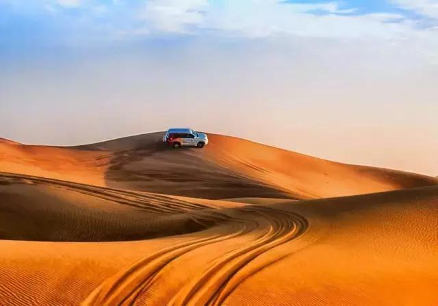 迪拜王子开车去沙漠越野,沙漠越野迪拜沙漠汽车赛