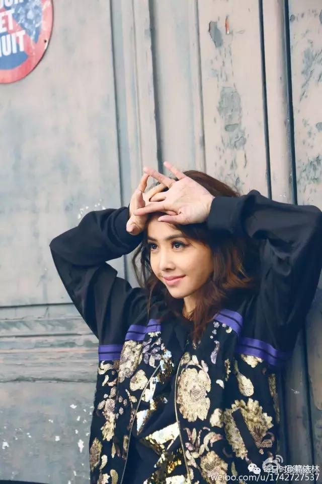 纵使她的情路坎坷，但她的时尚却让所有女人嫉妒