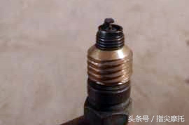 双缸摩托车火花塞坏了怎么换,二冲程摩托车加油断火修理