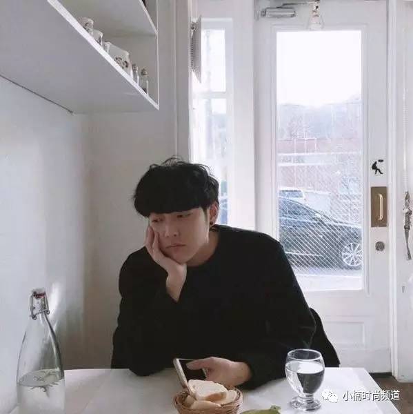 韩国肌肉男模日常穿搭 (韩国男模穿衣风格)