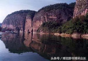 雅丹地貌赤壁丹霞,丹崖风光