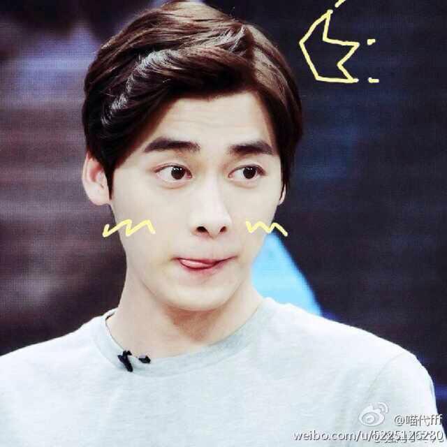 赵丽颖和李易峰同台甜蜜互动,赵丽颖李易峰一起领奖互相表白