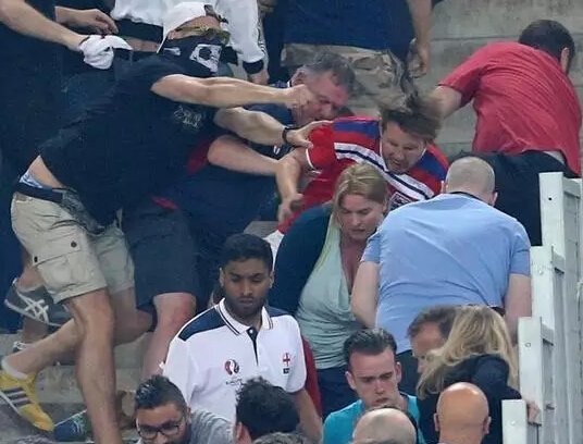 足球流氓英国,英国足球流氓被俄罗斯揍