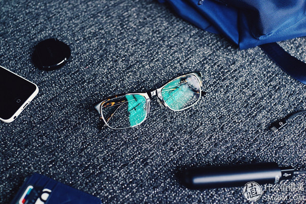 柯南戴白眼镜图片,柯南同款眼镜戴上之后能看见吗