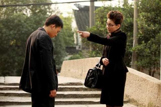 丈母娘户籍迁入我们房子,丈母娘想把小孩户口落户到她家