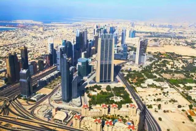 迪拜王子开车去沙漠越野,沙漠越野迪拜沙漠汽车赛