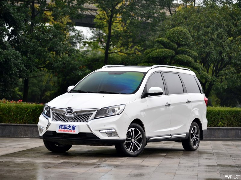 五菱宏光对比宝骏730优缺点,五菱宏光s3和宝骏730哪一款车好