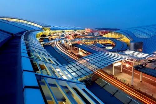 哪个地方免税店买衣服最便宜,买什么机场特产最便宜