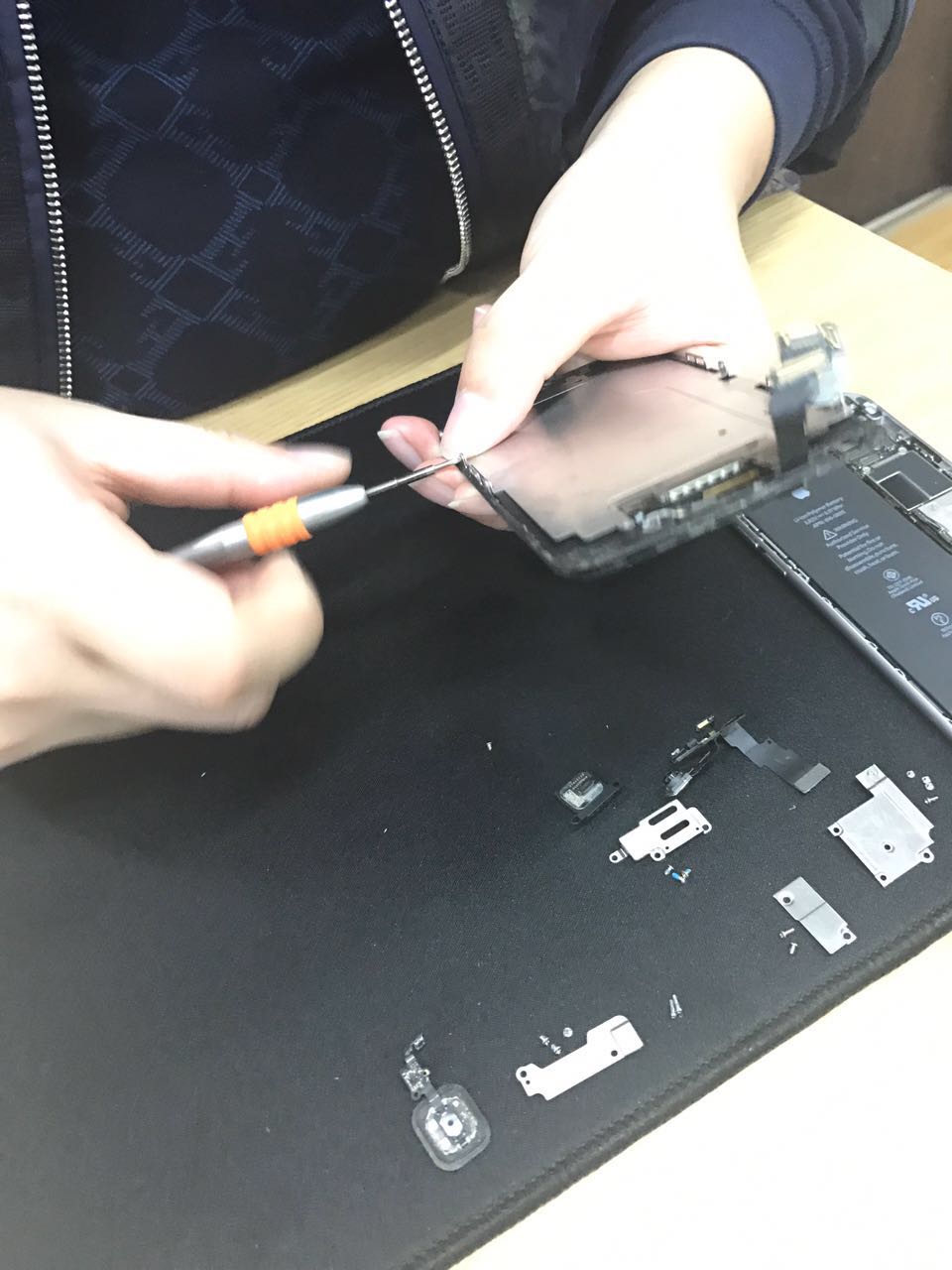 iphone6屏幕换玻璃,iphone6屏幕更换多少钱