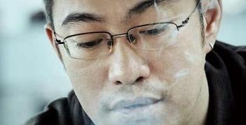 当男生面无表情不开心的时候，要注意了：他大姨夫来了