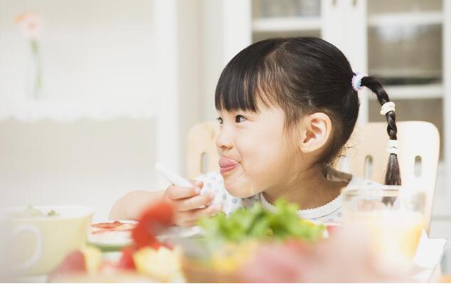 宝宝不爱喝水怎么办克服只需三步骤