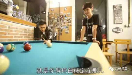 要被靳东的角色蒙蔽了双眼,他本人只有四岁,不能再多!