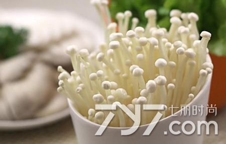 金针菇直接煮吃有毒吗,什么样的生金针菇不能吃