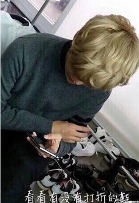 耿直鹿晗真是好脚力，身高不够，踮脚来补，带动大家一起踮起来