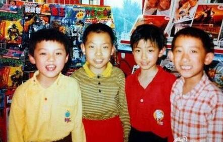 耿直鹿晗真是好脚力，身高不够，踮脚来补，带动大家一起踮起来