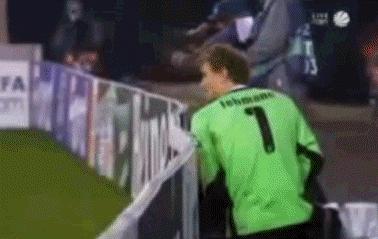 足坛15大诡异进球gif,足坛搞笑gif