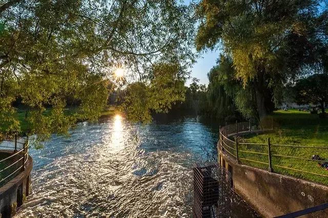 浜氭床寤変环鑸┖瀹樼綉,鎮﹁娉板浗鏃呰