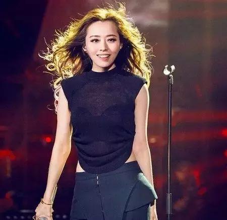 唱歌喉咙用力怎么解决,唱歌怎么摆脱喉咙用力