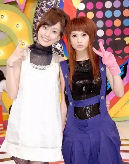 堪称对唱界的「集邮天后」，用音乐结交好友。