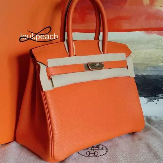 没钱装逼，她用假包换了100万......