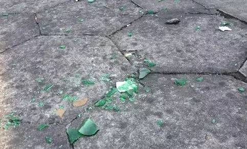 法律人士点评唐山女子砸酒瓶,超市门口两醉汉啤酒瓶砸人