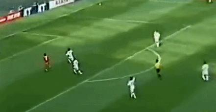 当了9次背景,他还是国足最成功的门将最终踉跄入狱,永久禁足