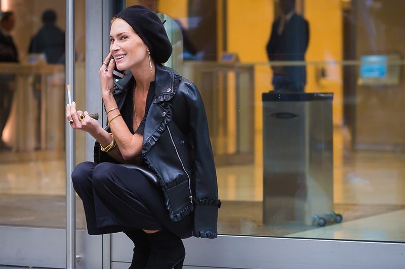 秋冬画家帽哪个颜色最百搭,画家帽棕色帽子秋冬款