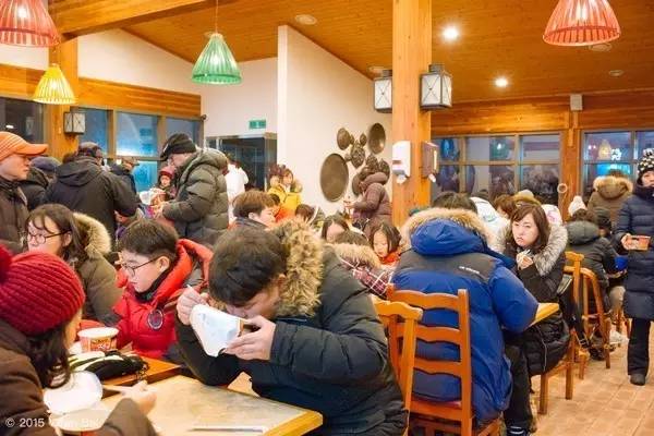 在滑雪场滑雪的过程是什么,乌鲁木齐滑雪场跨年