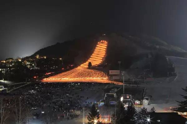 在滑雪场滑雪的过程是什么,乌鲁木齐滑雪场跨年